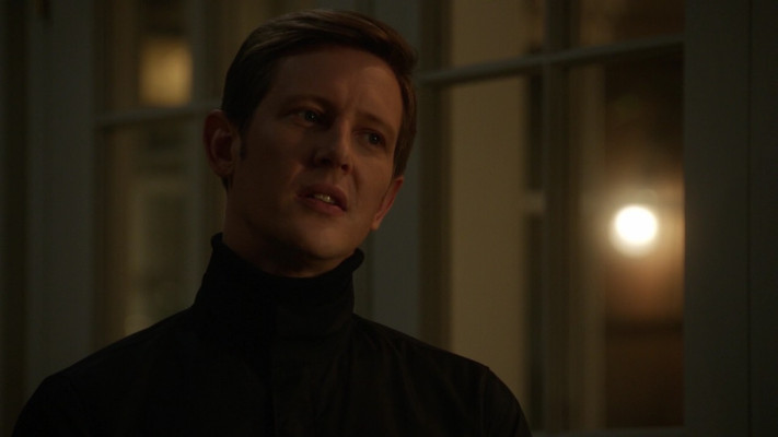 Gabriel Mann - Revenge (2014) 3x19 'Allegiance'