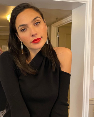 Gal Gadot - &#039;Wonder Woman 1984&#039; Press Days - Backstage || 2020