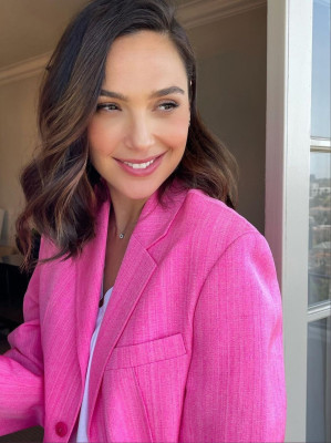 Gal Gadot - Backstage || 2021