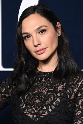 Gal Gadot - Christian Dior Fashion Show in Paris 02/28/2023