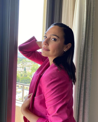 Gal Gadot - Backstage || 2021