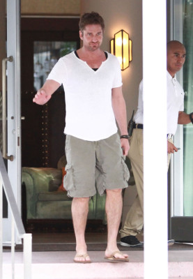 photo 8 in Gerard Butler gallery [id588323] 2012-12-07 00:00:00