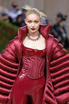 Gigi Hadid - 2022 MET Gala 05/02/2022