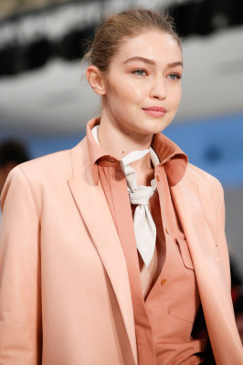 Gigi Hadid - Tods Spring/Summer 2019 Fashion Show in Milan