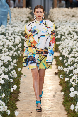 Gigi Hadid - Off-White Menswear Spring/Summer 2020 Fashion Show in Paris 