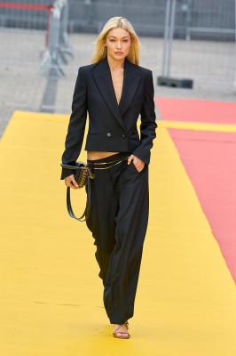 Stella McCartney SPRING 2023 READY-TO-WEAR