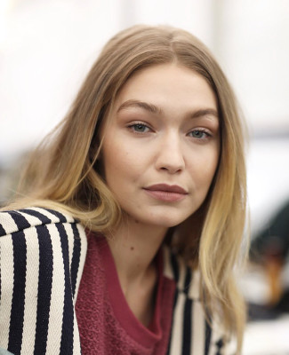Gigi Hadid -  Isabel Marant Runway Paris Fashion Week 03/01/2018