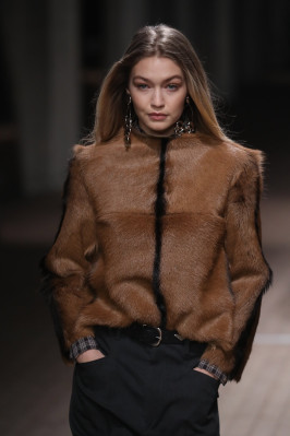 Gigi Hadid -  Isabel Marant Runway Paris Fashion Week 03/01/2018