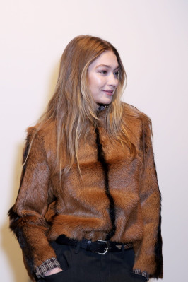 Gigi Hadid -  Isabel Marant Runway Paris Fashion Week 03/01/2018