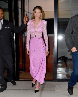 Gigi Hadid leaving her apartment in NY 11/13/2017