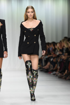 Gigi Hadid – Versace Show in Milan 