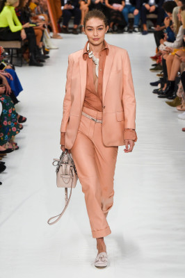 Gigi Hadid - Tods Spring/Summer 2019 Fashion Show in Milan