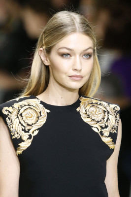 Gigi Hadid – Versace Show in Milan 