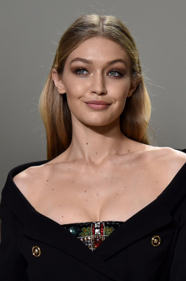 Gigi Hadid – Versace Show in Milan 