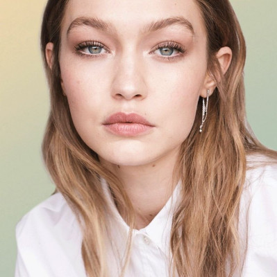 Gigi Hadid – Maybelline December 2018
