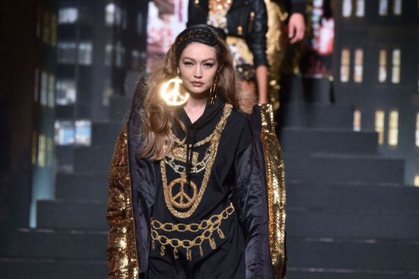 Gigi Hadid – Moschino x H&amp;M Fashion Show in NYC