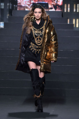 Gigi Hadid – Moschino x H&amp;M Fashion Show in NYC
