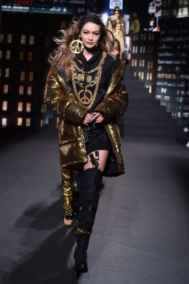 Gigi Hadid – Moschino x H&amp;M Fashion Show in NYC