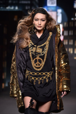 Gigi Hadid – Moschino x H&amp;M Fashion Show in NYC