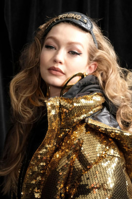 Gigi Hadid – Moschino x H&amp;M Fashion Show in NYC