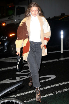 Gigi Hadid – Victoria’s Secret office in New York