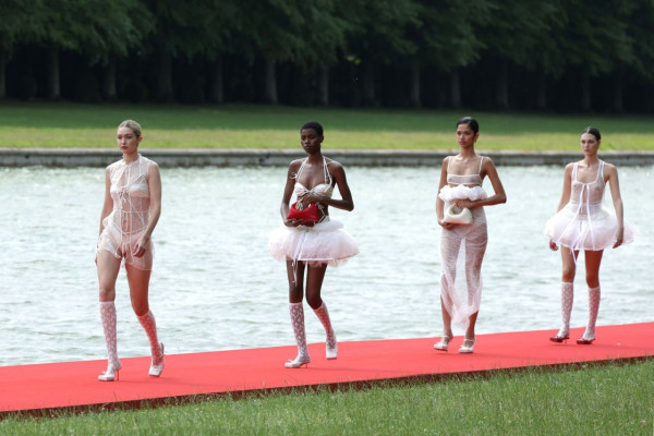 Gigi Hadid – Walks Jacquemus’ Fashion Show in Versaille