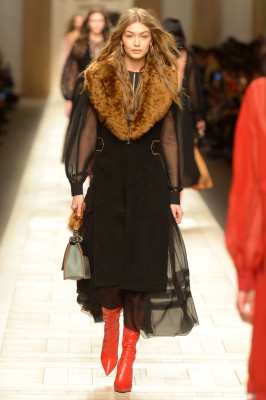 Gigi Hadid – Fendi Runway Show at MFW 2017 in Milan