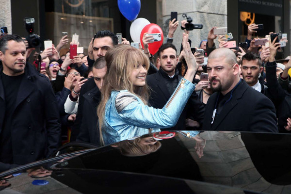 Gigi Hadid – La Rinascente Shooting in Piazza Duomo in Milan