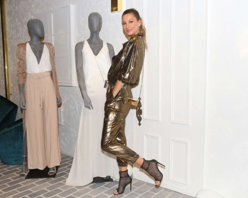 Gisele Bundchen – Rosa Cha Store Opening in Los Angeles
