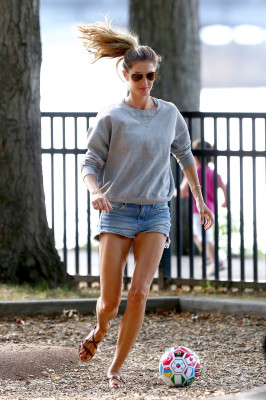 Gisele Bundchen pic #758032