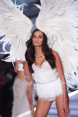 2018 VS Fashion Show Runway