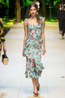 Grase Elisabeth - DOLCE&amp;GABANNA SPRING/SUMMER 2017-18 FASHION SHOW IN MILAN