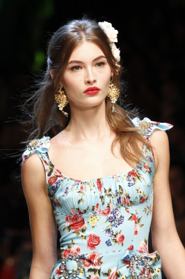 Grase Elisabeth - DOLCE&amp;GABANNA SPRING/SUMMER 2017-18 FASHION SHOW IN MILAN