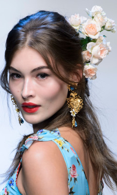 Grase Elisabeth - DOLCE&amp;GABANNA SPRING/SUMMER 2017-18 FASHION SHOW IN MILAN