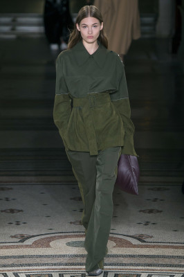Grac Elizabeth - STELLA MACCARTNEY FALL/WINTER 2017 FASHION SHOW IN PARIS