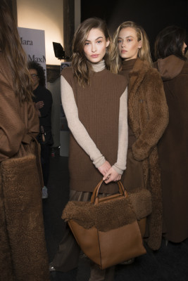 Grace Elizabeth - MAX MARA FALL/WINTER 2017 FASHION SHOW IN MILAN (BACKSTAGE)