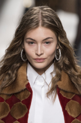 Grace Elisabeth - FENDI AUTUMN/WINTER 2017 FASHION SHOW IN MILAN