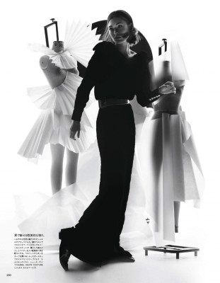 Grace Elizabeth &amp; Anok Yai – Vogue Magazine Japan January 2020
