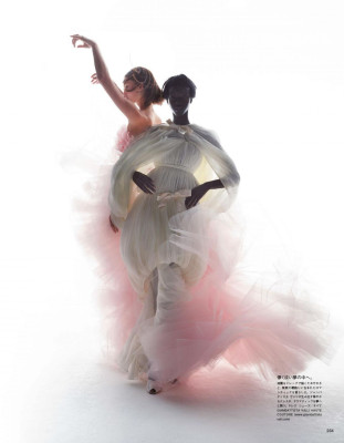 Grace Elizabeth &amp; Anok Yai – Vogue Magazine Japan January 2020