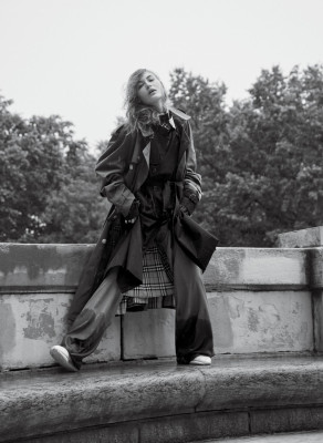 Grace Elizabeth – Photoshoot for V Magazine Issue 115 (2018)