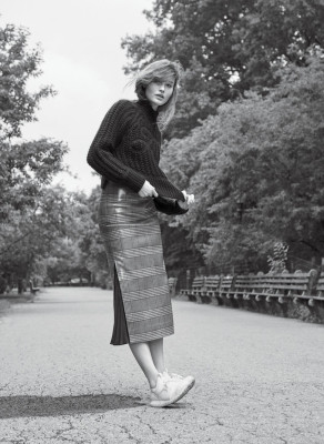 Grace Elizabeth – Photoshoot for V Magazine Issue 115 (2018)