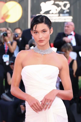 Grace Elizabeth - &#039;White Noise&#039; Red Carpet in Venice 08/31/2022