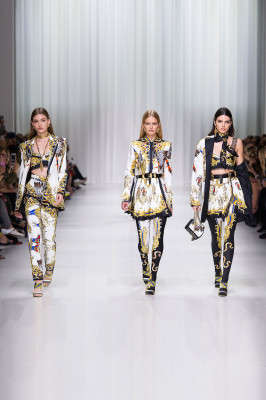 Grace Elizabeth - Versace Spring/Summer 2018 Fashion Show in Milan