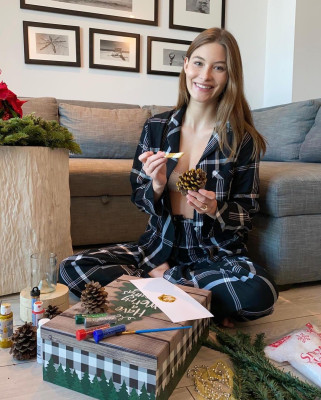Grace Elizabeth for Victoria’s Secret Holiday // 2020
