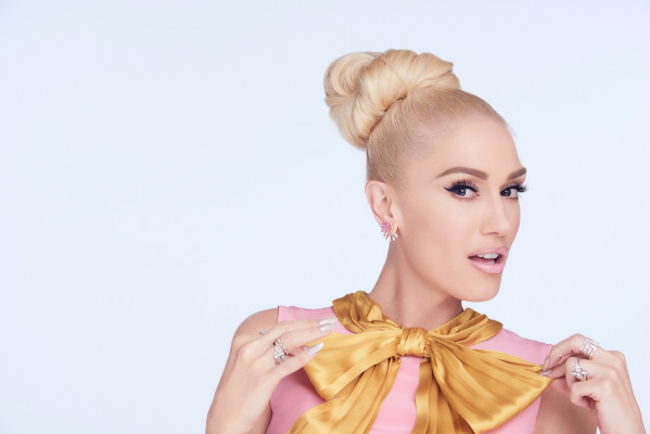 Gwen Stefani - You Make It Feel Like Christmas (2017)