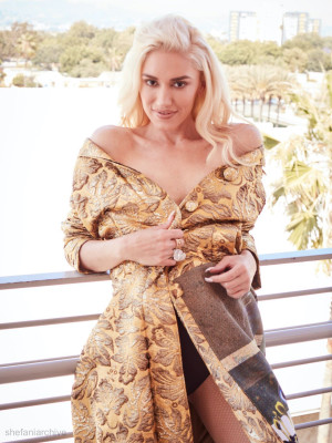 Gwen Stefani - Harpers Bazaar US August 2016