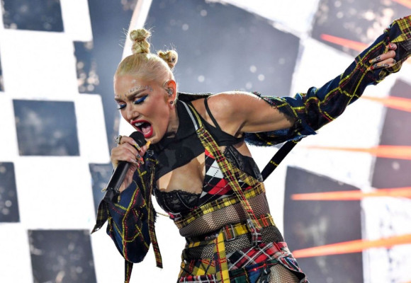 Gwen Stefani – Performing at the Coachella in Indio 