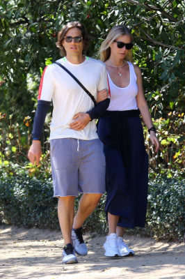 Gwyneth Paltrow - Brentwood 03/08/2020