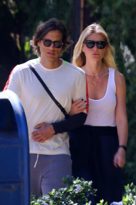 Gwyneth Paltrow - Brentwood 03/08/2020