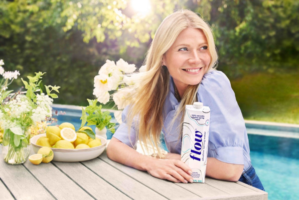Gwyneth Paltrow - Flow Alkaline Spring Water (2019)